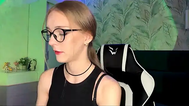 EvaPeace online show from 11/07/25, 04:22