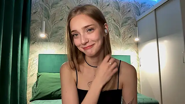 EvaPeace online show from 10/19/25, 05:05