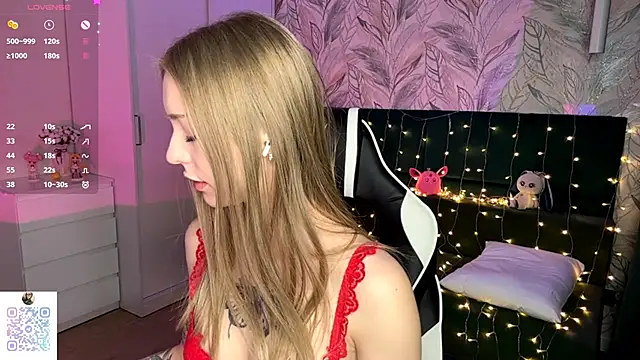 EvaPeace online show from 12/13/25, 08:04