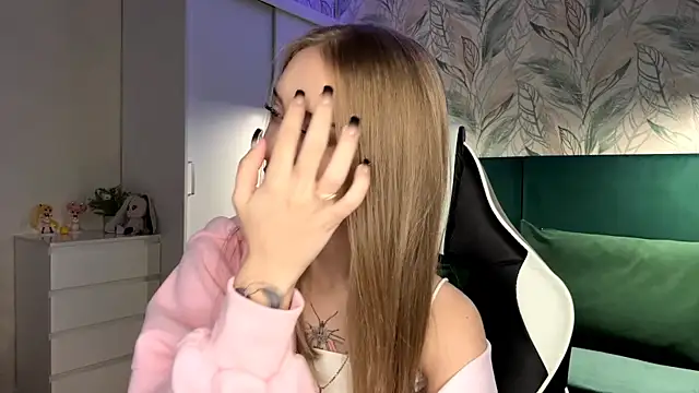 EvaPeace online show from 10/28/25, 04:17