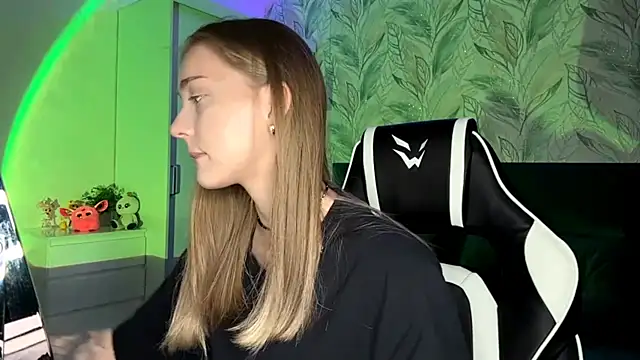 EvaPeace online show from 11/12/25, 05:28