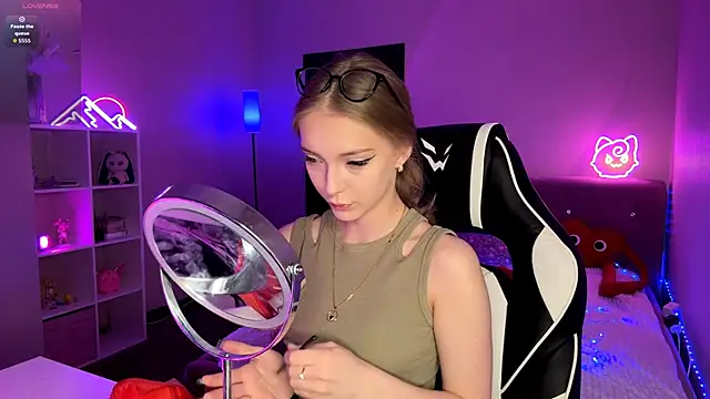 EvaPeace online show from 03/25/26, 01:21