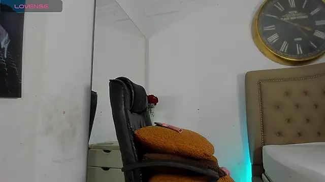 Adara Ferrara online show from 04/05/26, 11:22