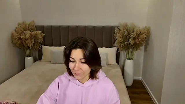 EdenSolis online show from 11/10/25, 10:09