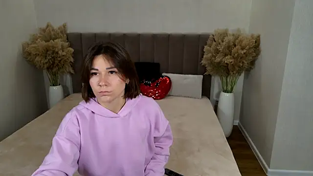 EdenSolis online show from 10/28/25, 07:07