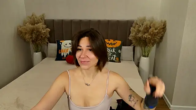 EdenSolis online show from 10/30/25, 06:23