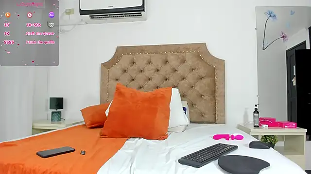 Snapshot of Grecia_Moore chatting on 10/25/25, 09:26 Grecia Moore online show from 10/25/25, 09:26