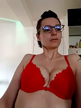 Snapshot of labellerose chatting on 11/04/25, 12:53 labellerose online show from 11/04/25, 12:53