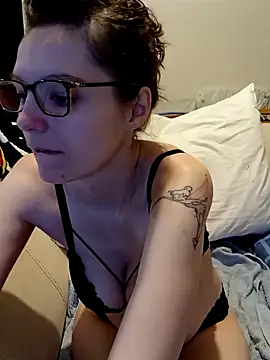 Snapshot of labellerose chatting on 01/18/26, 06:00 labellerose online show from 01/18/26, 06:00