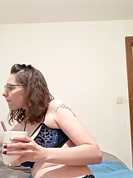 Snapshot of labellerose chatting on 11/11/25, 06:14 labellerose online show from 11/11/25, 06:14