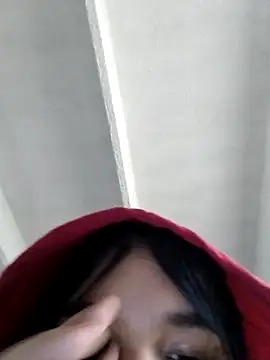 Snapshot of Valen_russo chatting on 11/03/25, 01:26 Valen russo online show from 11/03/25, 01:26