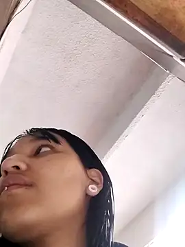 Snapshot of Valen_russo chatting on 10/29/25, 01:21 Valen russo online show from 10/29/25, 01:21