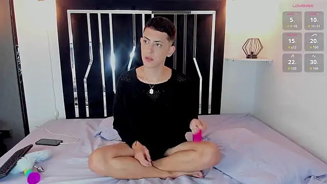 Iam criss09 online show from 10/22/25, 12:48