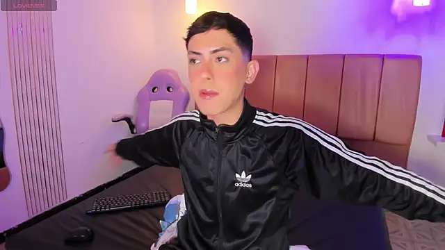 Iam criss09 online show from 12/17/25, 08:47