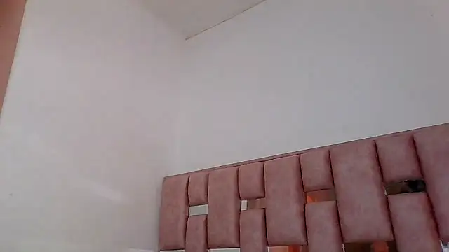 Snapshot of abby_moss_2 chatting on 01/18/26, 05:05 abby moss 2 online show from 01/18/26, 05:05