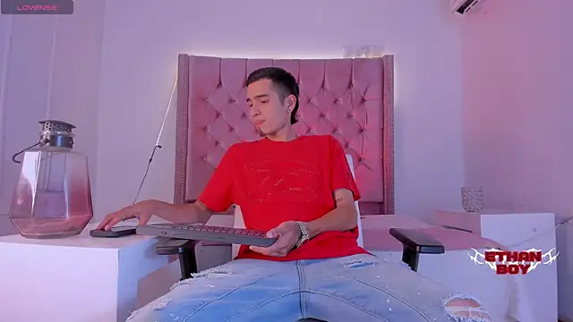 Ethan Boy  online show from 10/21/25, 08:52