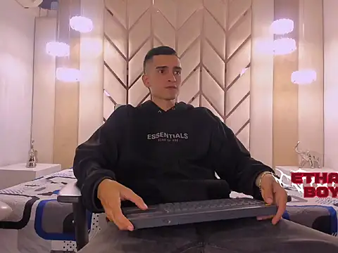 Ethan Boy  online show from 02/04/26, 08:15