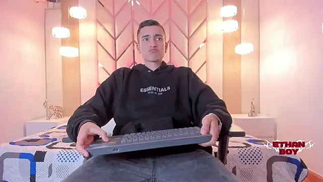 Ethan Boy  online show from 02/19/26, 08:17