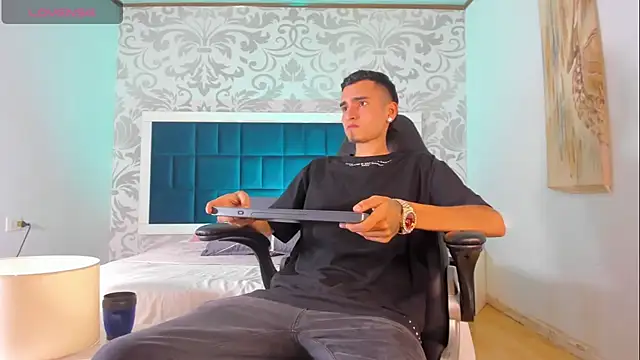 Ethan Boy  online show from 10/12/25, 07:48