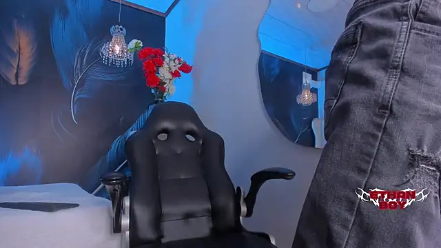 Ethan Boy  online show from 12/17/25, 08:36