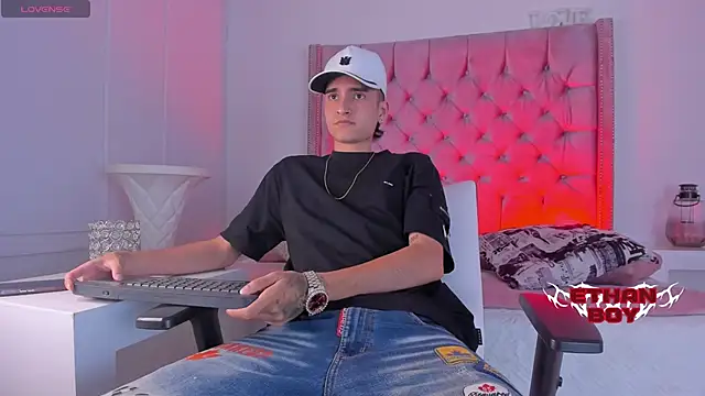 Ethan Boy  online show from 12/04/25, 08:41