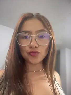 Snapshot of Lexxa_peach chatting on 10/17/25, 05:11 Lexxa peach online show from 10/17/25, 05:11