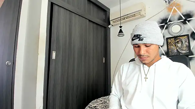 Snapshot of jhapsson_wong chatting on 10/10/25, 02:40 jhapsson wong online show from 10/10/25, 02:40