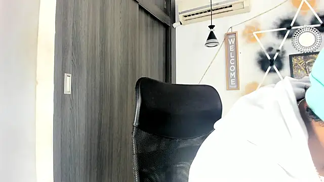 Snapshot of jhapsson_wong chatting on 10/15/25, 01:52 jhapsson wong online show from 10/15/25, 01:52