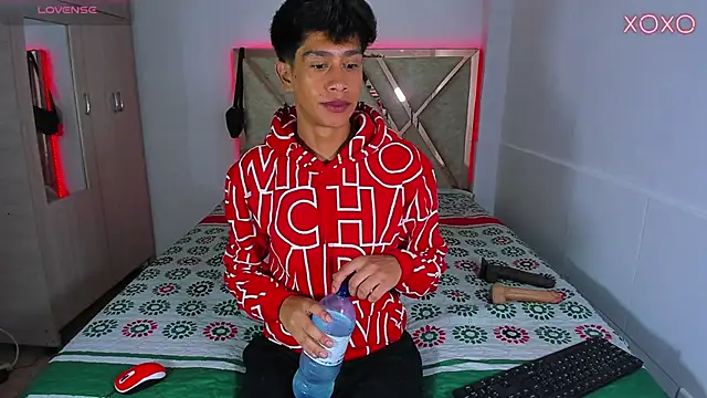 Jacovo2002 online show from 10/25/25, 05:28