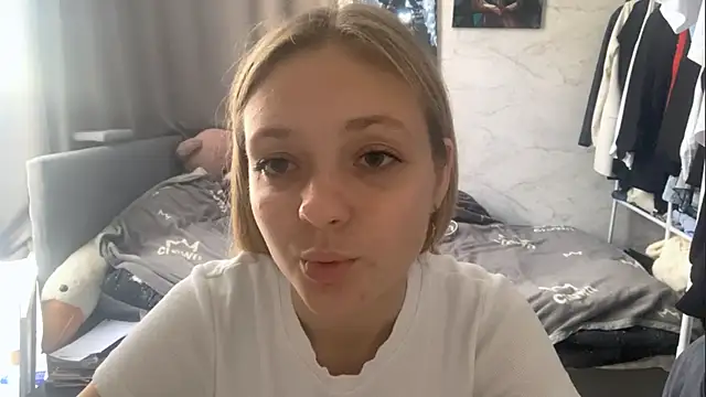 Snapshot of _petaI chatting on 10/13/25, 07:43 petaI online show from 10/13/25, 07:43