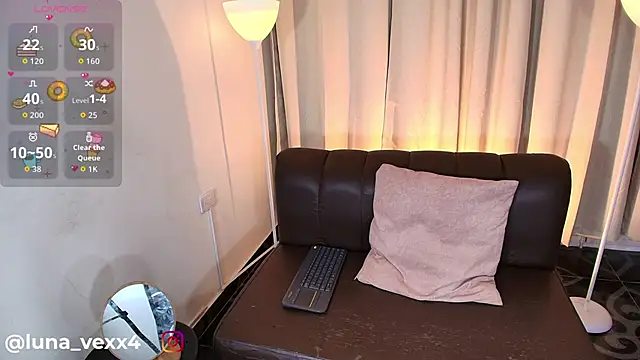 Luna Vex online show from 12/17/25, 03:44