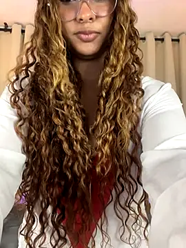 Snapshot of Luna_Vex chatting on 10/14/25, 07:25 Luna Vex online show from 10/14/25, 07:25
