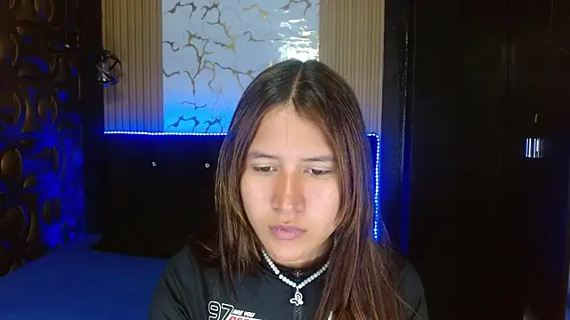 Snapshot of tinibunny chatting on 10/19/25, 07:38 tinibunny online show from 10/19/25, 07:38