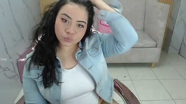 Scarlettt s online show from 10/13/25, 08:10