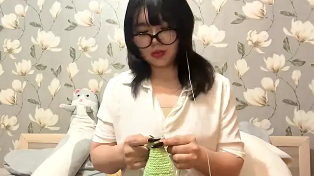 Snapshot of YunaMuse chatting on 10/10/25, 08:09 YunaMuse online show from 10/10/25, 08:09