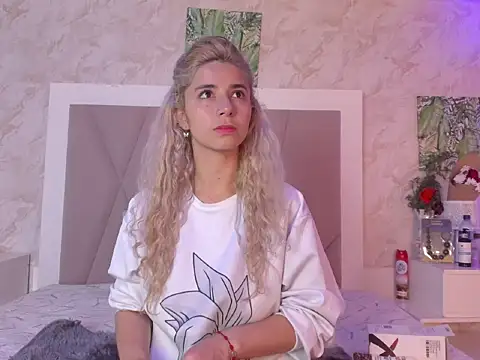 Sophie teller online show from 12/15/25, 03:23