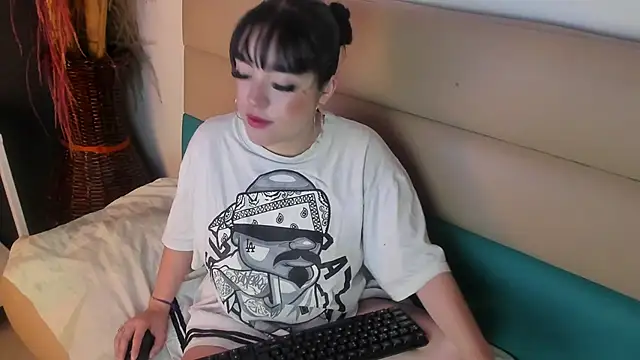 Snapshot of bubble__angel__ chatting on 12/04/25, 11:42 bubble angel online show from 12/04/25, 11:42