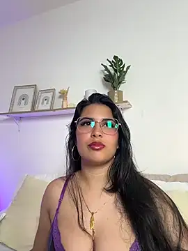 Snapshot of shainadavis chatting on 07/19/26, 03:37 shainadavis online show from 07/19/26, 03:37