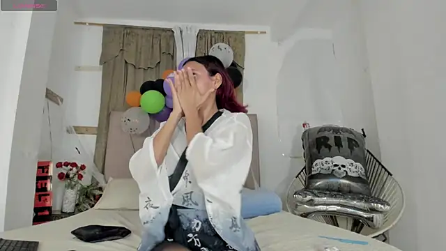 Snapshot of Nina_keller_ chatting on 10/25/25, 11:49 Nina keller online show from 10/25/25, 11:49