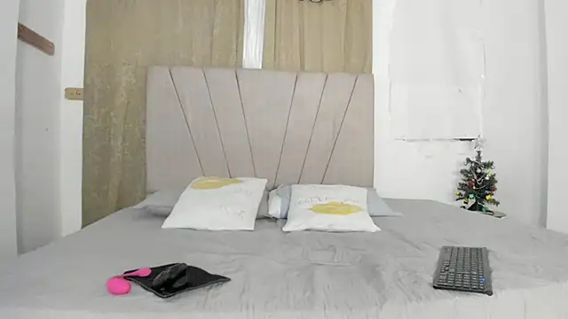 Snapshot of Nina_keller_ chatting on 12/03/25, 11:14 Nina keller online show from 12/03/25, 11:14