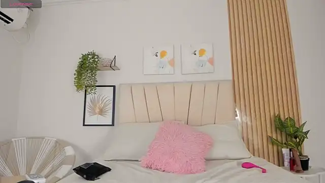 Nina keller  online show from 05/27/26, 10:17