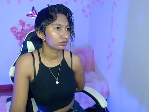 Snapshot of amber__666 chatting on 10/12/25, 01:40 amber 666 online show from 10/12/25, 01:40