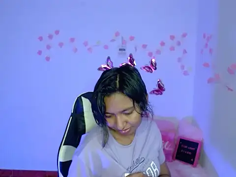 Snapshot of amber__666 chatting on 10/17/25, 12:47 amber 666 online show from 10/17/25, 12:47