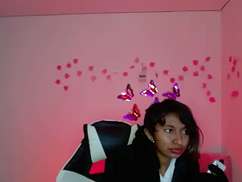 Snapshot of amber__666 chatting on 10/19/25, 01:41 amber 666 online show from 10/19/25, 01:41
