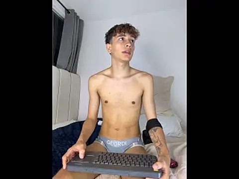 Douglas Lux online show from 11/08/25, 12:25