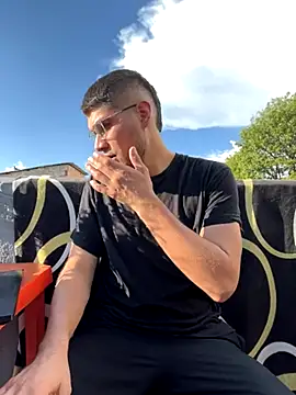 mirallesandbig online show from 11/17/25, 09:19