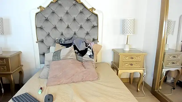 Snapshot of mary_joseph chatting on 12/18/25, 03:44 mary joseph online show from 12/18/25, 03:44