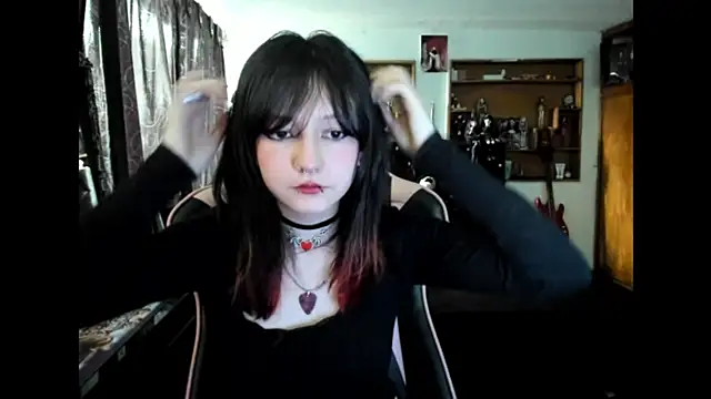 Maki Zein  online show from 12/03/25, 07:57