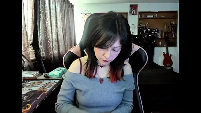 Maki Zein  online show from 11/12/25, 05:28