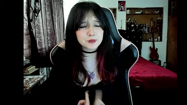 Maki Zein  online show from 04/23/26, 09:16